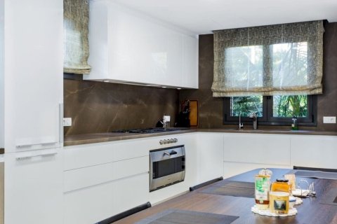 Hus till salu i Gava, Barcelona, Spanien 6 sovrum, 400 kvm. Nr. 140719 - foto 9