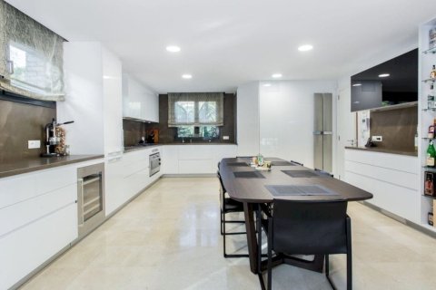 Hus till salu i Gava, Barcelona, Spanien 6 sovrum, 400 kvm. Nr. 140719 - foto 11