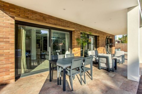 Hus till salu i Gava, Barcelona, Spanien 6 sovrum, 400 kvm. Nr. 140719 - foto 2