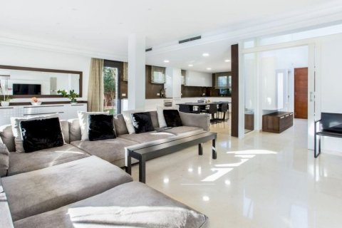 Hus till salu i Gava, Barcelona, Spanien 6 sovrum, 400 kvm. Nr. 140719 - foto 4