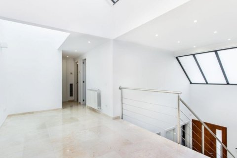 Hus till salu i Gava, Barcelona, Spanien 6 sovrum, 400 kvm. Nr. 140719 - foto 27