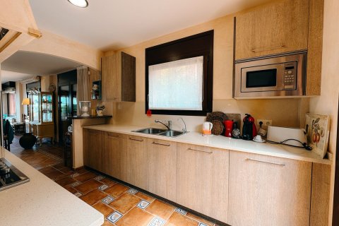 Radhus till salu i Begur, Girona, Spanien 3 sovrum, 226 kvm. Nr. 140718 - foto 9