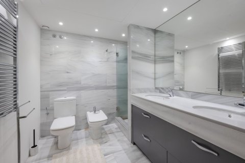 Dzīvoklis pārdošanā Barcelona, Spānijā 4 istabas, 242 m2 Nr. 154586 - attēls 26