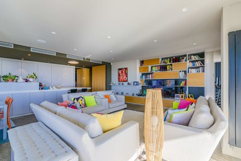 Huoneisto myytävänä Barcelona, Espanja, 3 makuuhuonetta, 187 m2 No. 154585 - kuva 13