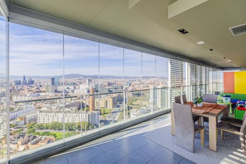 Huoneisto myytävänä Barcelona, Espanja, 3 makuuhuonetta, 187 m2 No. 154585 - kuva 3