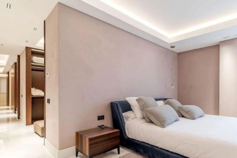 Apartamento en venta en Barcelona, España 5 dormitorios,  No. 154590 - foto 13