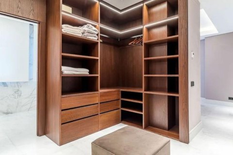 Apartamento en venta en Barcelona, España 5 dormitorios,  No. 154590 - foto 15