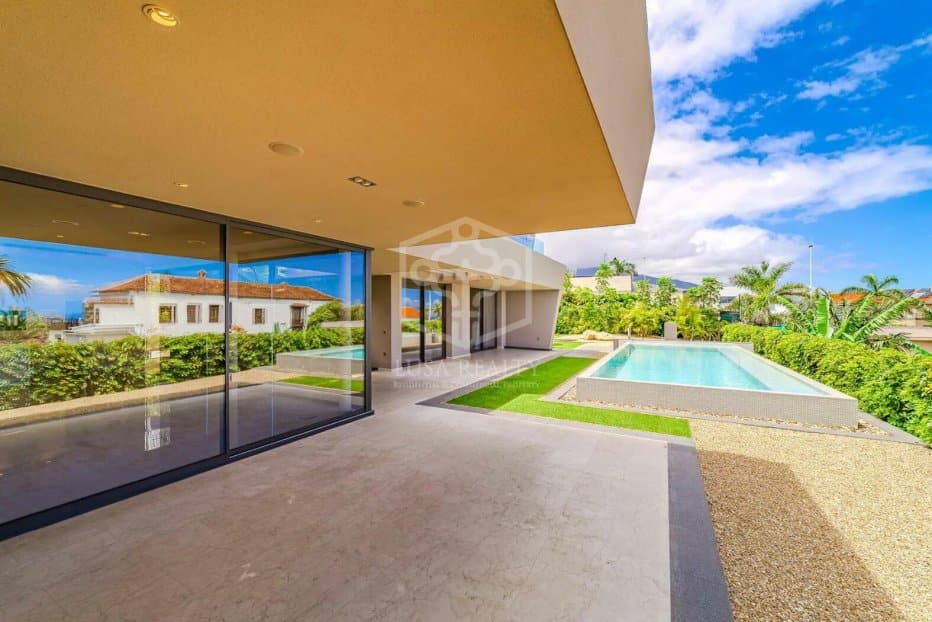 Villa à Puerto de la Cruz, Tenerife, Espagne 4 chambres, 308 m2 No. 160599