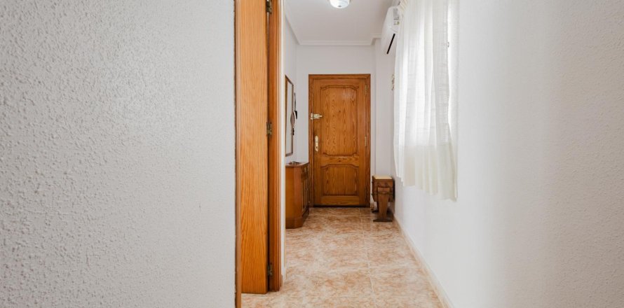 Apartment in Torrevieja, Alicante, Spain 2 bedrooms, 80 sq.m. No. 184235