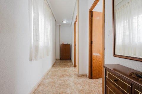 Apartment for sale in Torrevieja, Alicante, Spain 2 bedrooms, 80 sq.m. No. 184235 - photo 2
