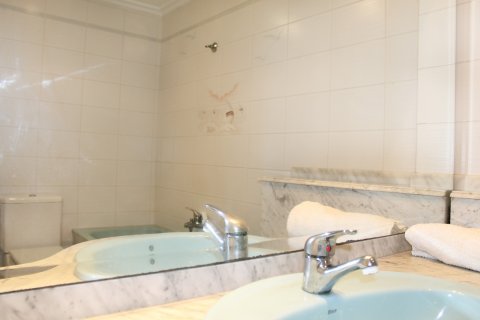Продажа квартиры в Санта-Пола, Аликанте, Испания 4 спальни, 150м2 №118918 - фото 21