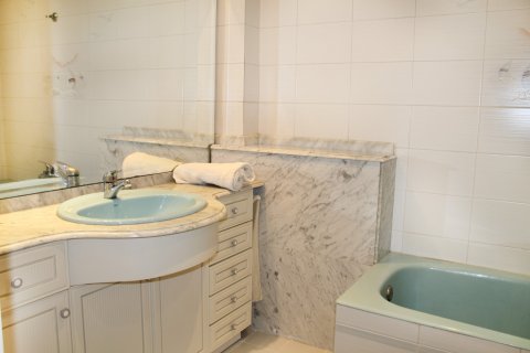 Продажа квартиры в Санта-Пола, Аликанте, Испания 4 спальни, 150м2 №118918 - фото 23