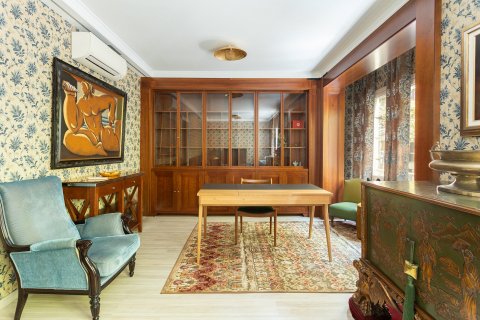 Продажа квартиры в Барселона, Испания 3 спальни, 144м2 №140575 - фото 2