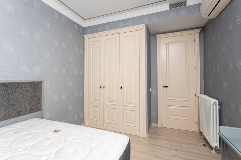 Продажа квартиры в Барселона, Испания 3 спальни, 144м2 №140575 - фото 19