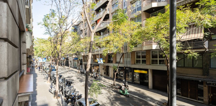 Квартира в Барселона, Испания 3 спальни, 144м2 №140575