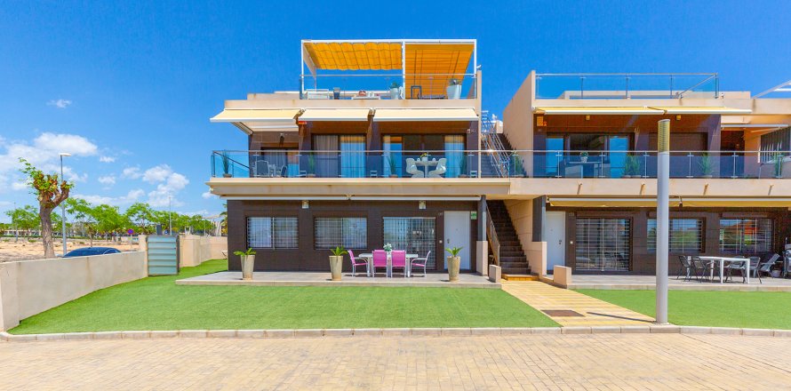 Apartment in Pilar de la Horadada, Alicante, Spain 4 bedrooms, 120 sq.m. No. 189903
