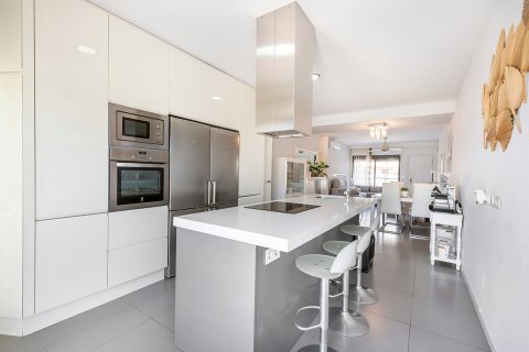 Apartment for sale in Pilar de la Horadada, Alicante, Spain 4 bedrooms, 120 sq.m. No. 189903 - photo 13