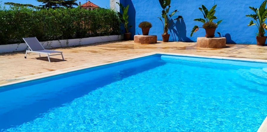 Villa in Godelleta, Valencia, Spain 5 bedrooms, 800 sq.m. No. 139036