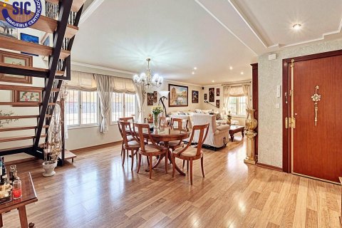 Huoneisto myytävänä Valencia, Espanja, 5 makuuhuonetta, 181 m2 No. 139034 - kuva 3