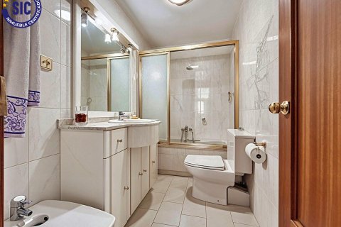 Huoneisto myytävänä Valencia, Espanja, 5 makuuhuonetta, 181 m2 No. 139034 - kuva 25