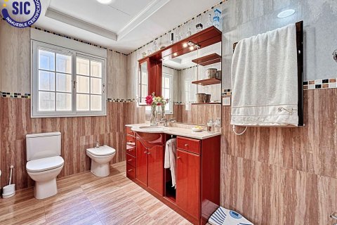 Huoneisto myytävänä Valencia, Espanja, 5 makuuhuonetta, 181 m2 No. 139034 - kuva 20