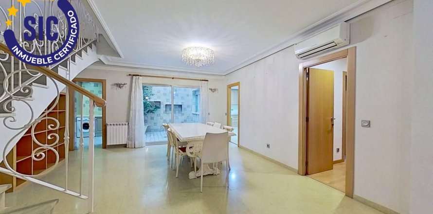 Villa Chiva, Valencia, Spānijā 4 istabas, 238 m2 Nr. 139035