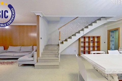 Villa pārdošanā Chiva, Valencia, Spānijā 4 istabas, 238 m2 Nr. 139035 - attēls 1