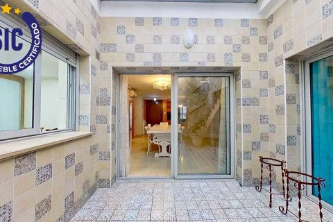 Huvila myytävänä Chiva, Valencia, Espanja, 4 makuuhuonetta, 238 m2 No. 139035 - kuva 19