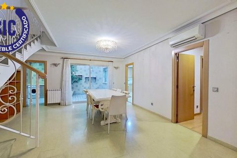 Huvila myytävänä Chiva, Valencia, Espanja, 4 makuuhuonetta, 238 m2 No. 139035 - kuva 1