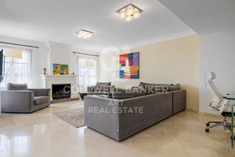 Casa adosada en venta en Benahavís, Málaga, España 5 dormitorios, 333 m2 No. 158808 - foto 6