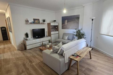 Apartamento en venta en Torrevieja, Alicante, España 2 dormitorios, 63 m2 No. 193363 - foto 3
