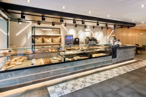 Commercial property à vendre à Barcelona, Espagne, 246 m2 No. 141114 - photo 1