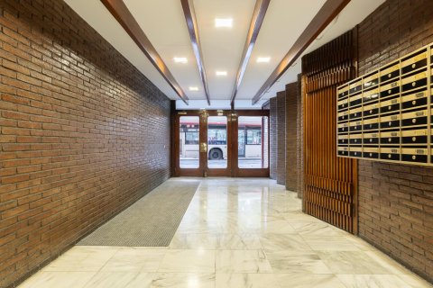 Apartment for sale in Barcelona, Spain 2 bedrooms, No. 141111 - photo 12