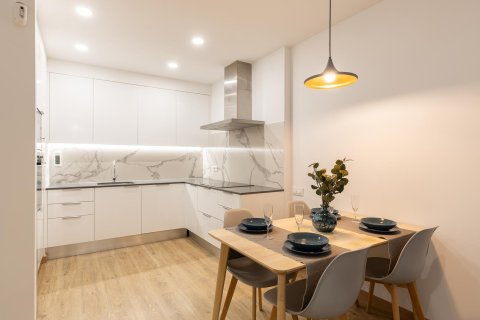 Apartment for sale in Barcelona, Spain 2 bedrooms, No. 141111 - photo 1