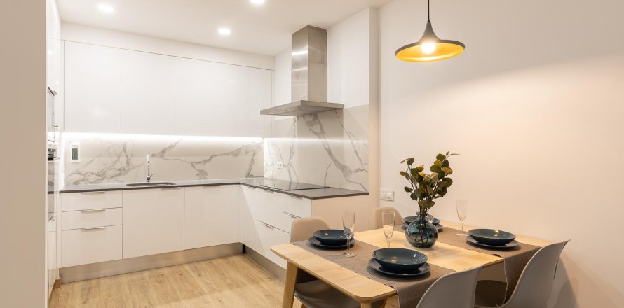 Apartment in Barcelona, Spain 2 bedrooms, No. 141111