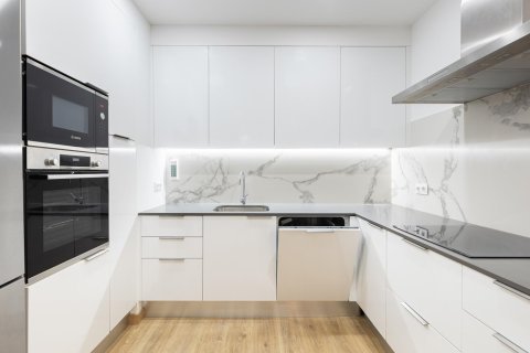 Apartment for sale in Barcelona, Spain 2 bedrooms, No. 141111 - photo 2