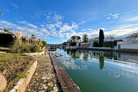 Talo Empuriabrava, Girona, Espanja 3 makuuhuonetta, 160 m2 No. 156969