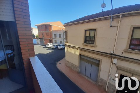 Apartment for sale in La Baneza, Leon, Spain 4 bedrooms, 134 sq.m. No. 185825 - photo 2
