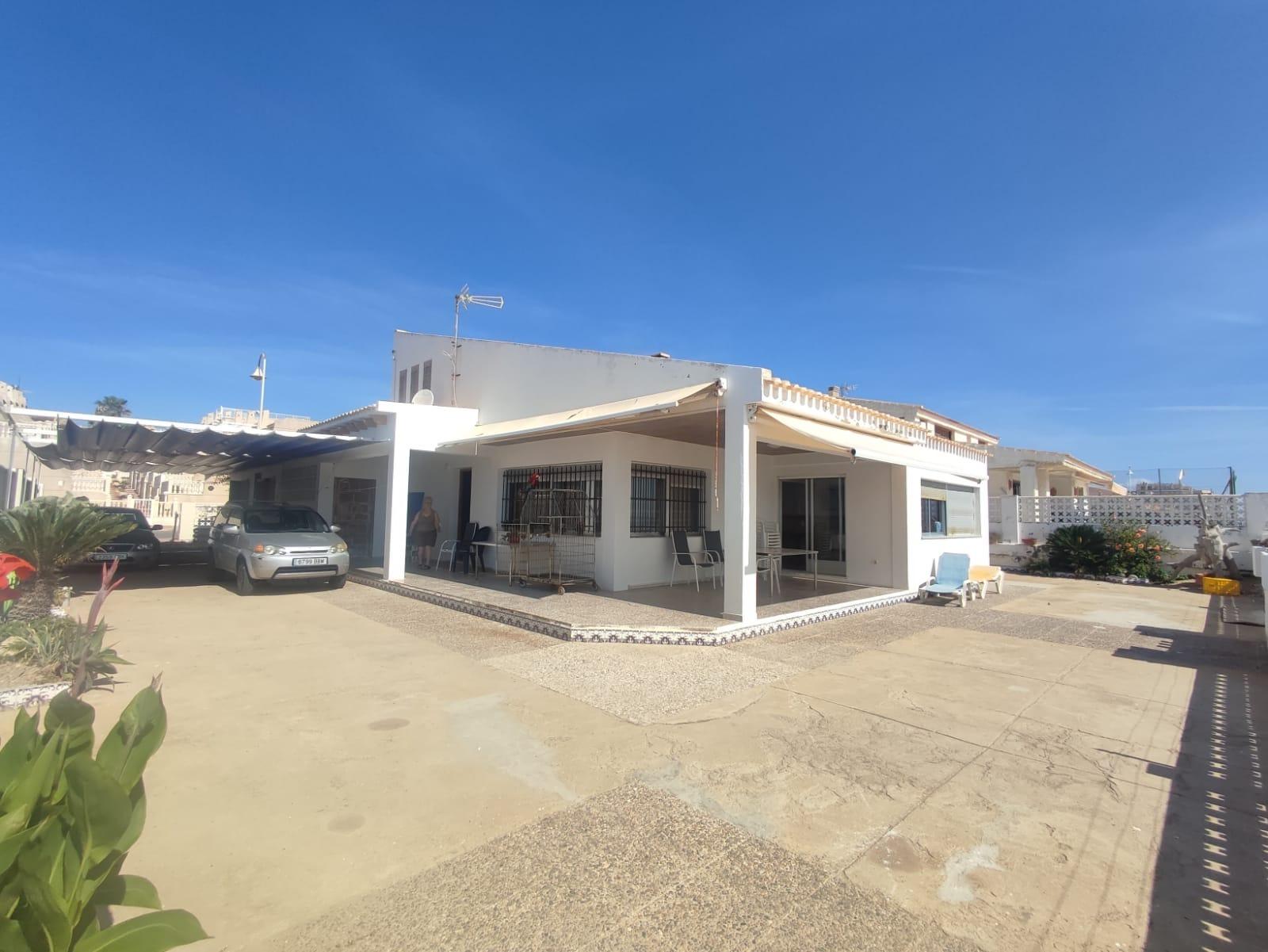 Villa i Guardamar del Segura, Alicante, Spanien 5 sovrum, 199 kvm. Nr. 79018