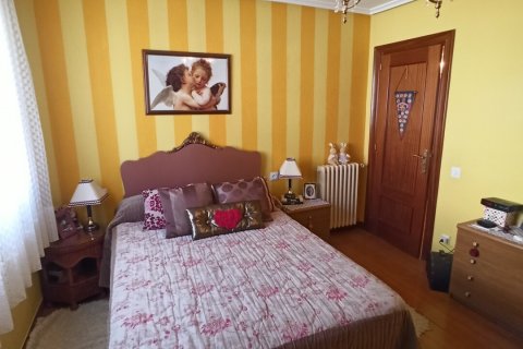 Talo Cuadros, Leon, Espanja 5 makuuhuonetta, 285 m2 No. 154216