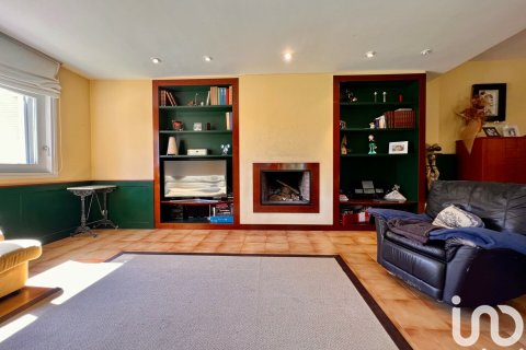 Talo myytävänä Sant Andreu de Llavaneres, Barcelona, Espanja, 4 makuuhuonetta, 180 m2 No. 154213 - kuva 12