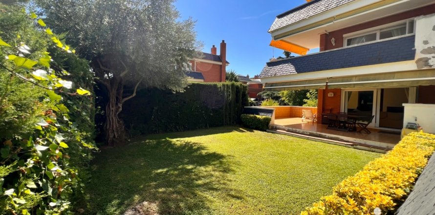 Talo Sant Andreu de Llavaneres, Barcelona, Espanja 4 makuuhuonetta, 180 m2 No. 154213