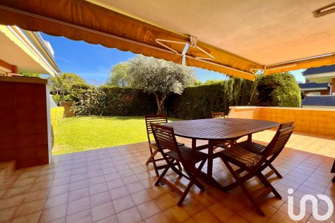 Talo myytävänä Sant Andreu de Llavaneres, Barcelona, Espanja, 4 makuuhuonetta, 180 m2 No. 154213 - kuva 7