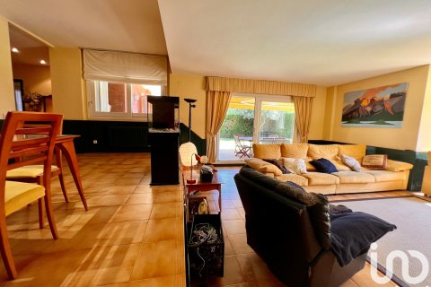 Talo myytävänä Sant Andreu de Llavaneres, Barcelona, Espanja, 4 makuuhuonetta, 180 m2 No. 154213 - kuva 11