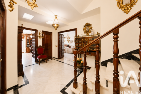 Apartment for sale in Cordoba, Spain 4 bedrooms, 300 sq.m. No. 172228 - photo 2