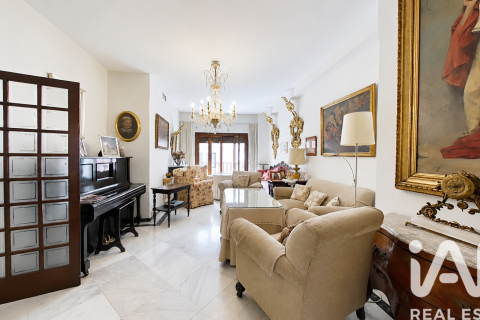 Apartment for sale in Cordoba, Spain 4 bedrooms, 300 sq.m. No. 172228 - photo 4