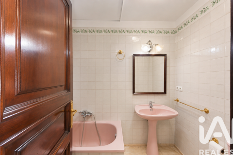 Apartment for sale in Cordoba, Spain 4 bedrooms, 300 sq.m. No. 172228 - photo 26