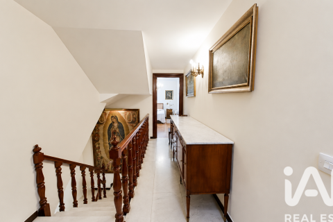 Apartment for sale in Cordoba, Spain 4 bedrooms, 300 sq.m. No. 172228 - photo 22