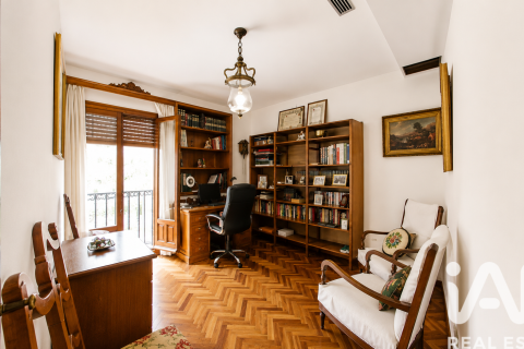 Apartment for sale in Cordoba, Spain 4 bedrooms, 300 sq.m. No. 172228 - photo 9