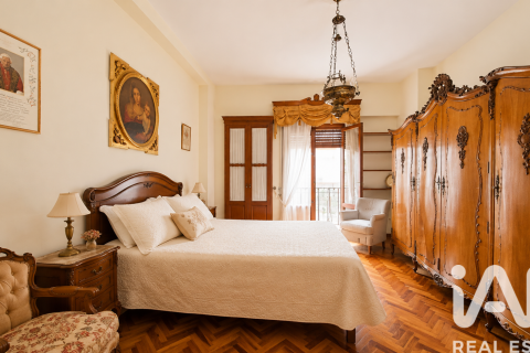 Apartment for sale in Cordoba, Spain 4 bedrooms, 300 sq.m. No. 172228 - photo 11